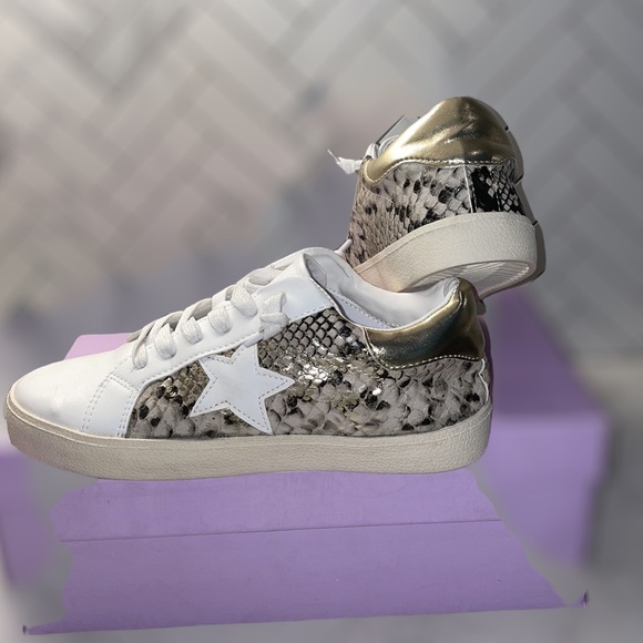 Steve Madden Shoes - Steve Madden Larrk Gold Snakeskin sneakers NWT 8M